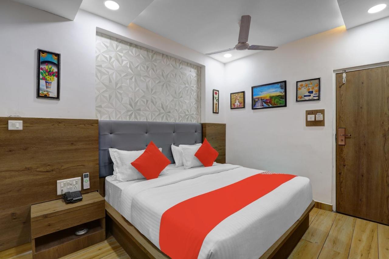 Hotel O R S Palace Ahmedabad Exterior foto